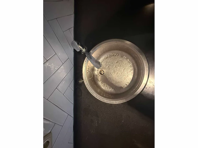 Keuken met apparatuur - afbeelding 4 van  25