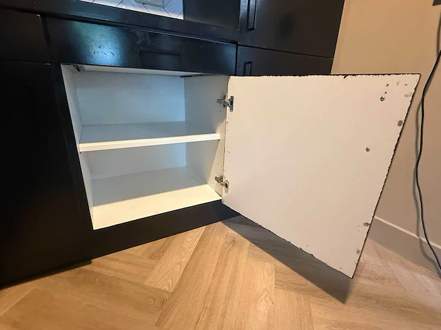 Keuken met apparatuur - afbeelding 21 van  25