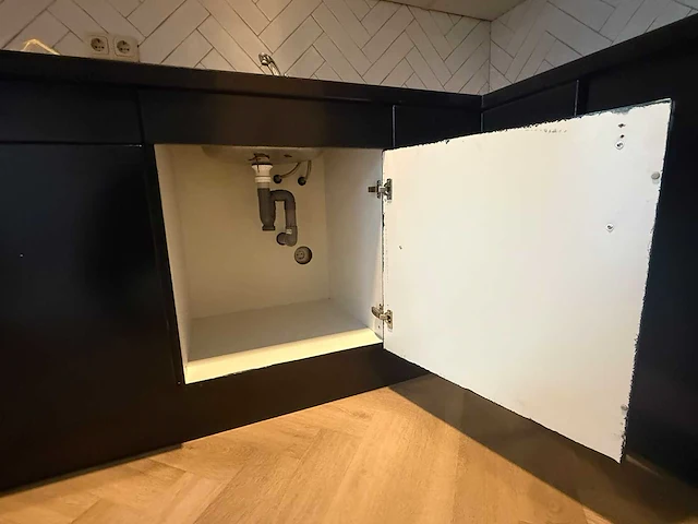 Keuken met apparatuur - afbeelding 23 van  25