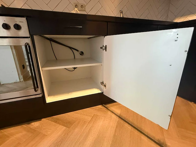 Keuken met apparatuur - afbeelding 25 van  25