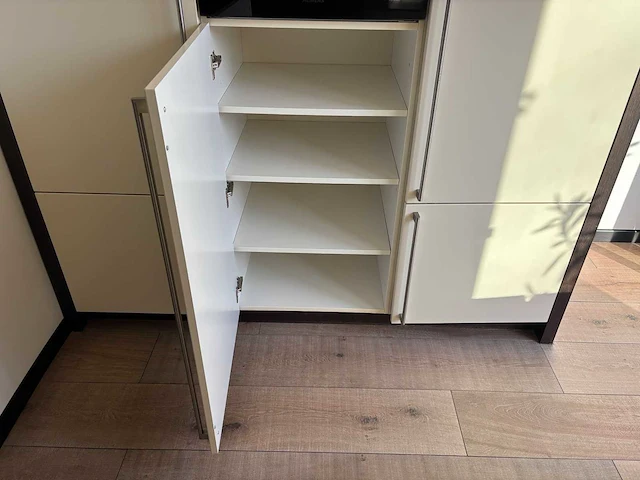 Keuken met apparatuur - afbeelding 4 van  9