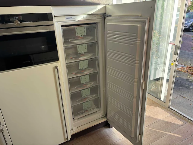 Keuken met apparatuur - afbeelding 5 van  9