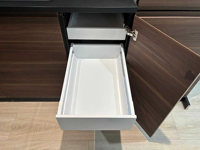 Keuken met apparatuur - afbeelding 3 van  38