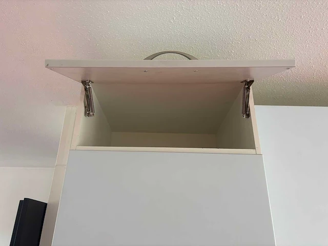Keuken met apparatuur - afbeelding 12 van  24