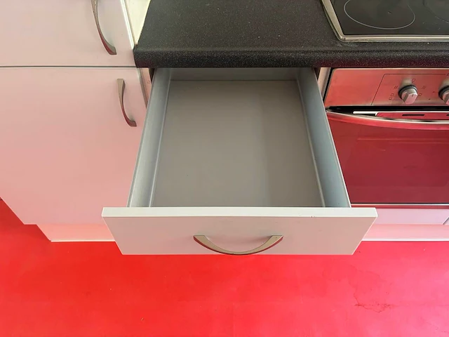 Keuken met apparatuur - afbeelding 22 van  24