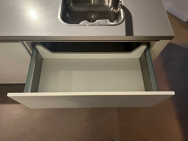 Keuken met apparatuur - afbeelding 2 van  24