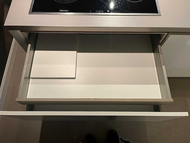 Keuken met apparatuur - afbeelding 9 van  24