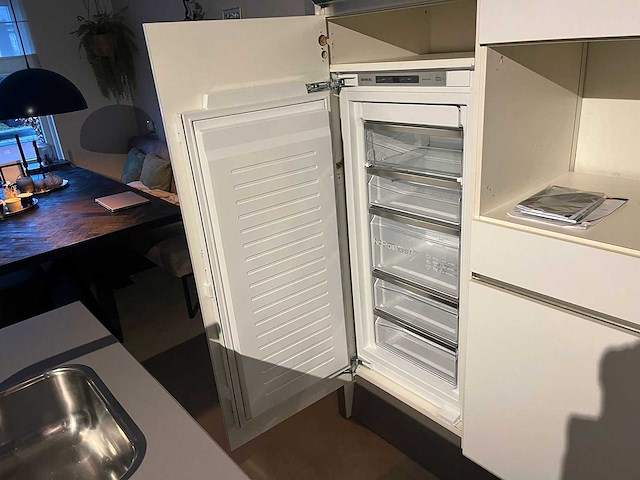 Keuken met apparatuur - afbeelding 10 van  24