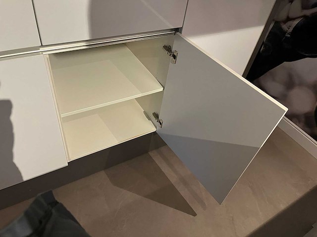 Keuken met apparatuur - afbeelding 17 van  24