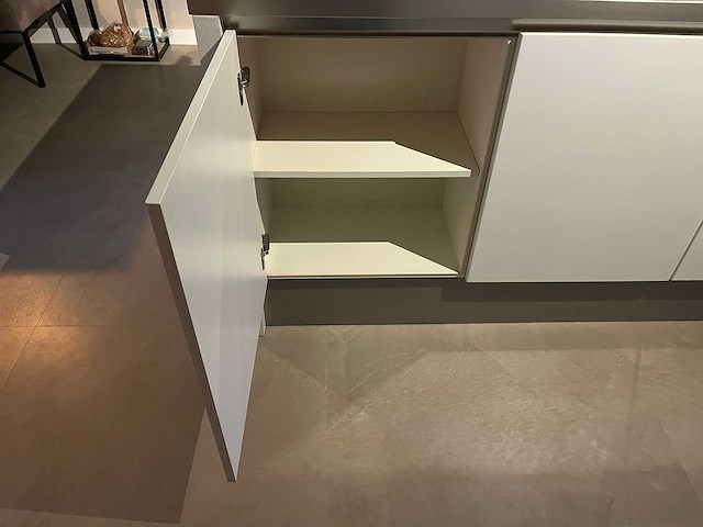 Keuken met apparatuur - afbeelding 23 van  24