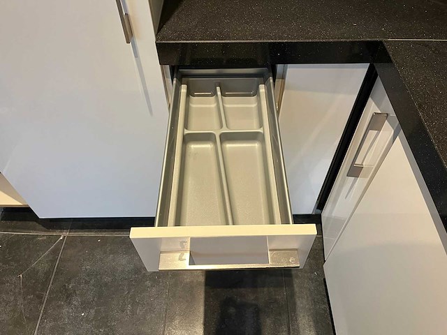 Keuken met apparatuur - afbeelding 2 van  35