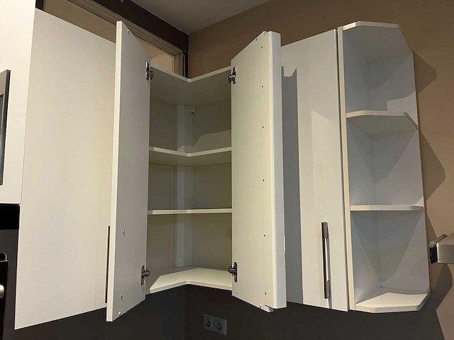 Keuken met apparatuur - afbeelding 9 van  35