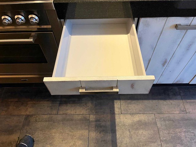 Keuken met apparatuur - afbeelding 3 van  29