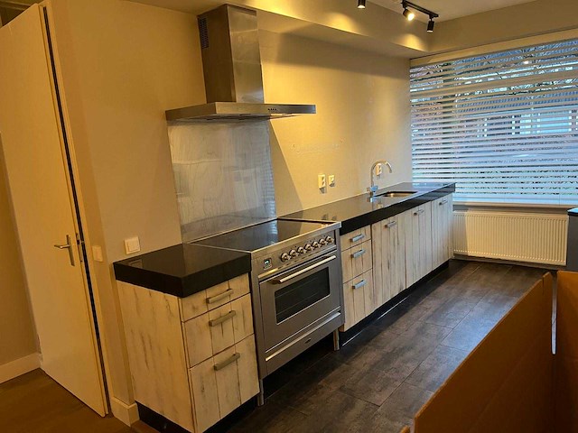 Keuken met apparatuur - afbeelding 1 van  29