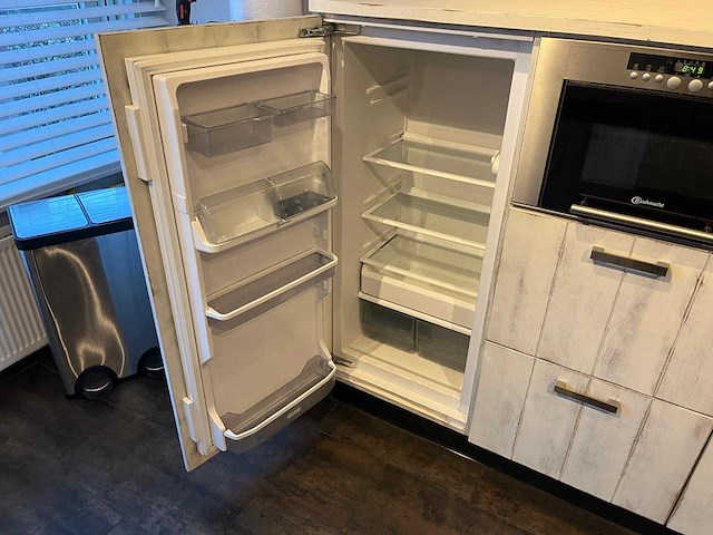 Keuken met apparatuur - afbeelding 14 van  29