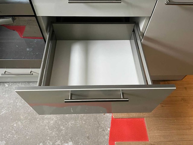 Keuken met apparatuur - afbeelding 9 van  23