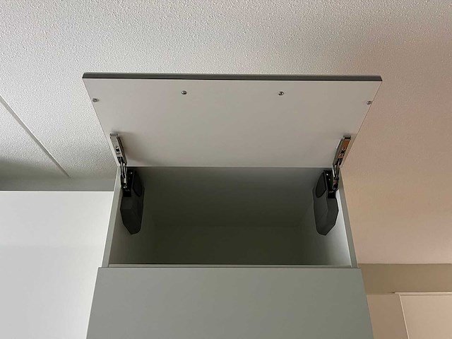 Keuken met apparatuur - afbeelding 13 van  23