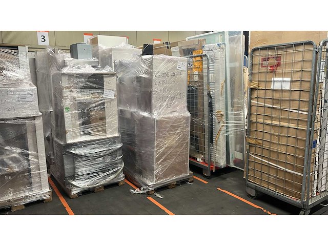 Keuken met apparatuur - afbeelding 16 van  23