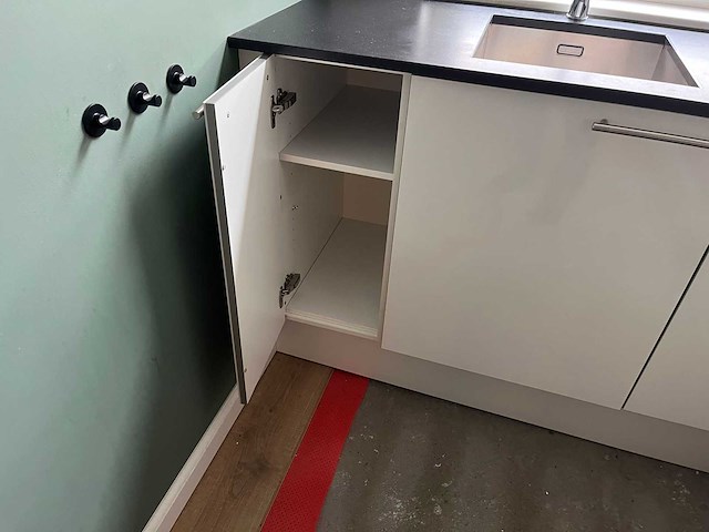 Keuken met apparatuur - afbeelding 12 van  23