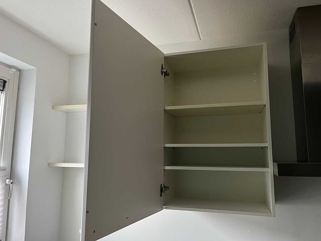 Keuken met apparatuur - afbeelding 20 van  23