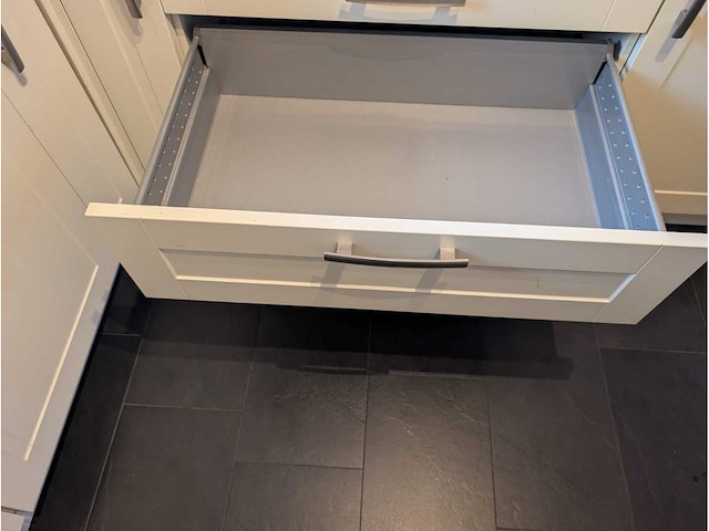 Keuken met apparatuur - afbeelding 14 van  37