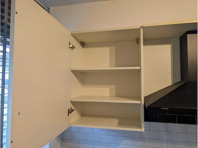 Keuken met apparatuur - afbeelding 15 van  37