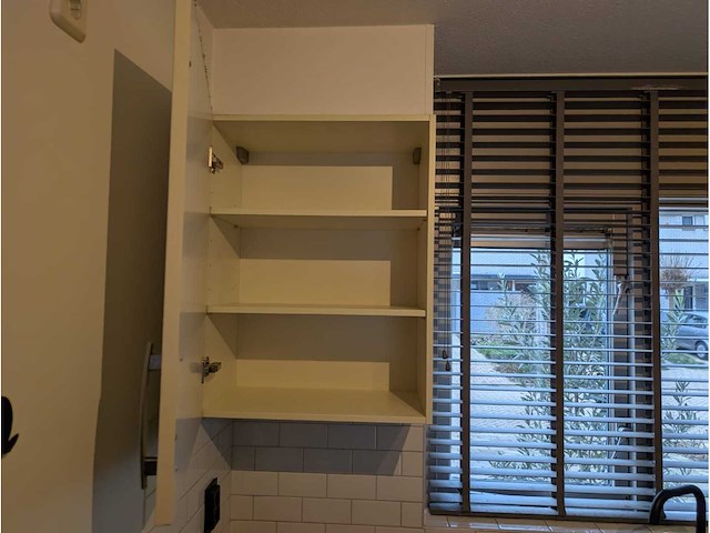 Keuken met apparatuur - afbeelding 29 van  37