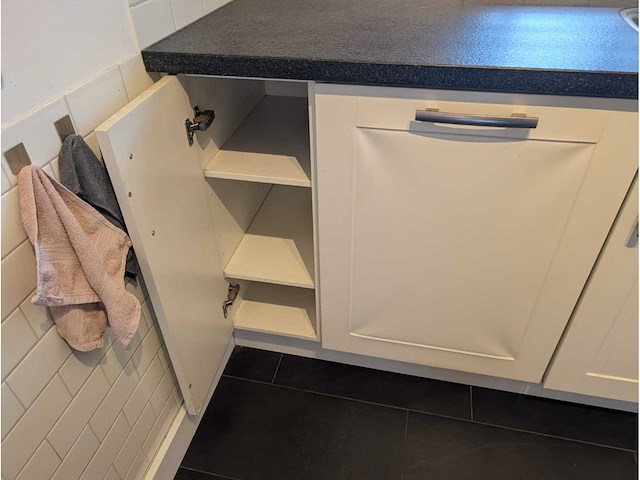 Keuken met apparatuur - afbeelding 30 van  37