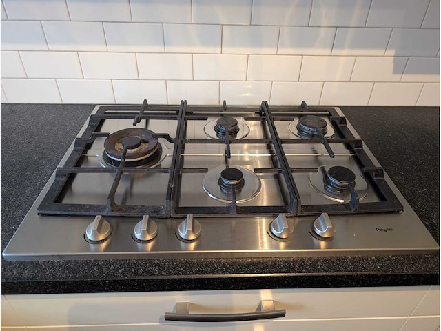 Keuken met apparatuur - afbeelding 34 van  37