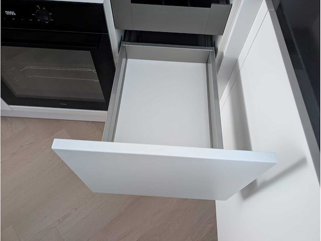 Keuken met apparatuur - afbeelding 2 van  24