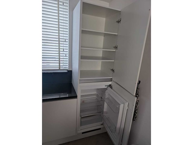 Keuken met apparatuur - afbeelding 21 van  24