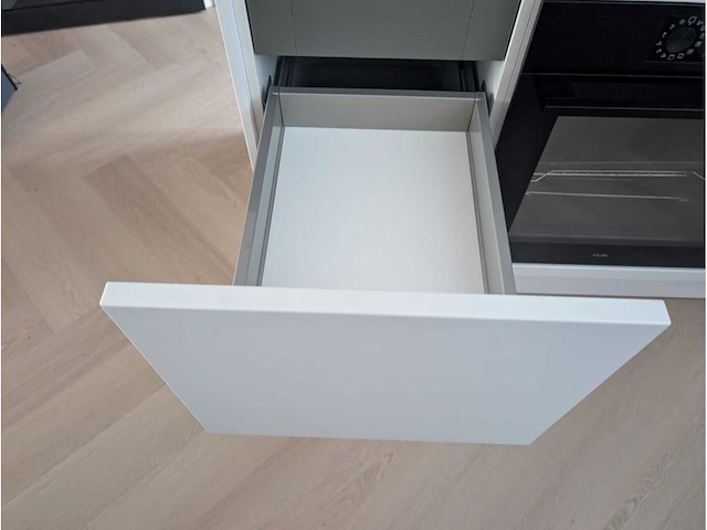 Keuken met apparatuur - afbeelding 19 van  24