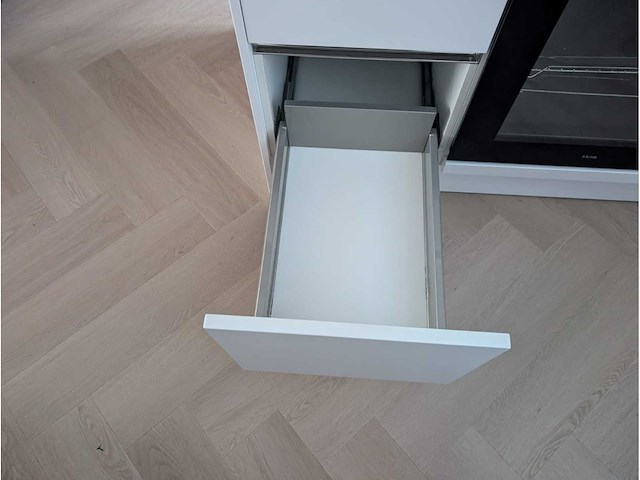 Keuken met apparatuur - afbeelding 14 van  24