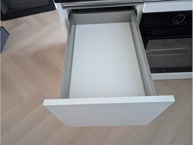 Keuken met apparatuur - afbeelding 15 van  24