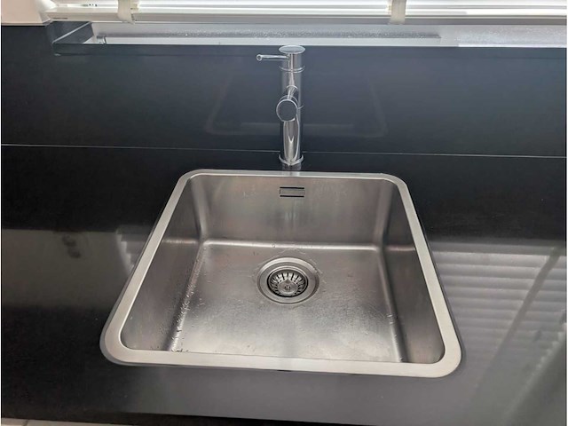 Keuken met apparatuur - afbeelding 17 van  24