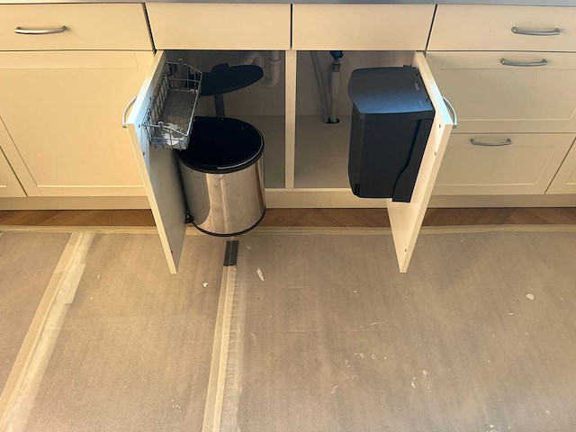 Keuken met apparatuur - afbeelding 4 van  34