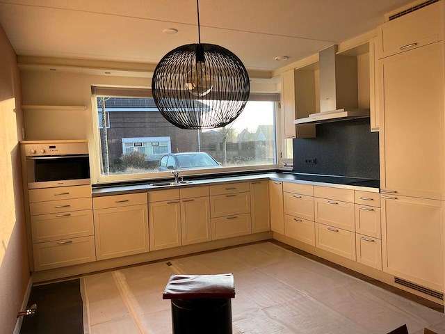 Keuken met apparatuur - afbeelding 1 van  34