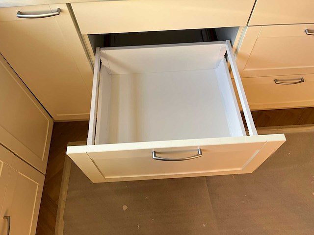 Keuken met apparatuur - afbeelding 13 van  34