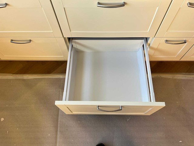 Keuken met apparatuur - afbeelding 31 van  34