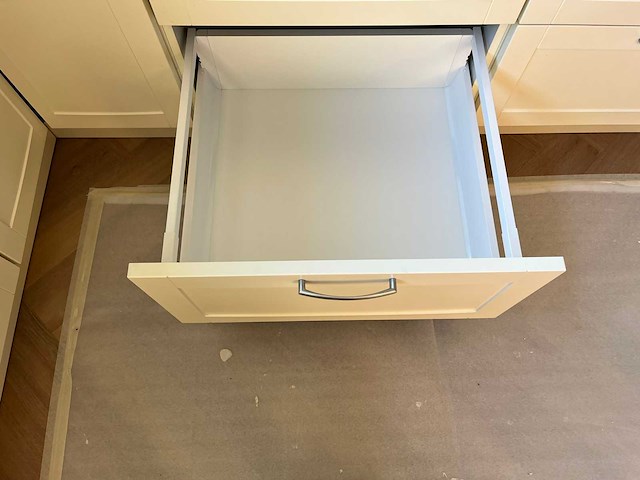 Keuken met apparatuur - afbeelding 14 van  34