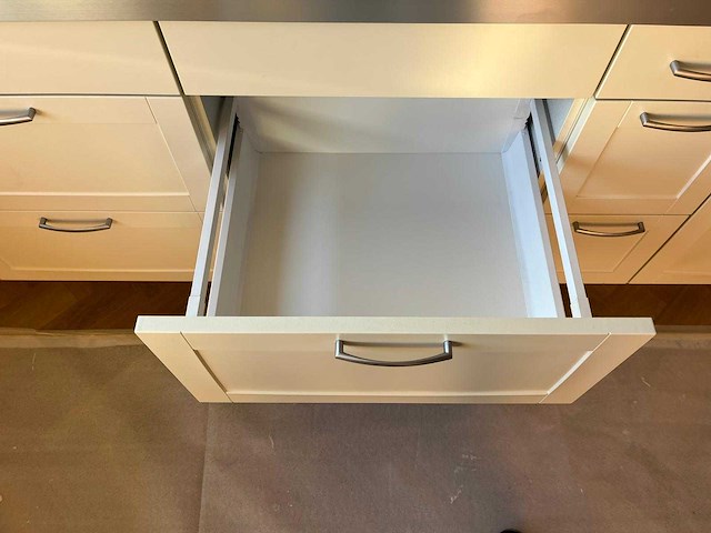 Keuken met apparatuur - afbeelding 15 van  34