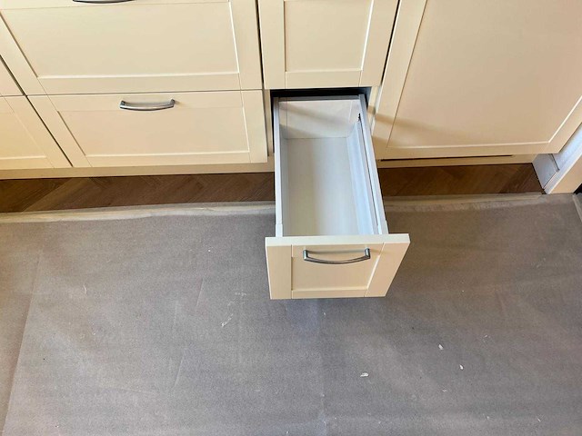 Keuken met apparatuur - afbeelding 17 van  34