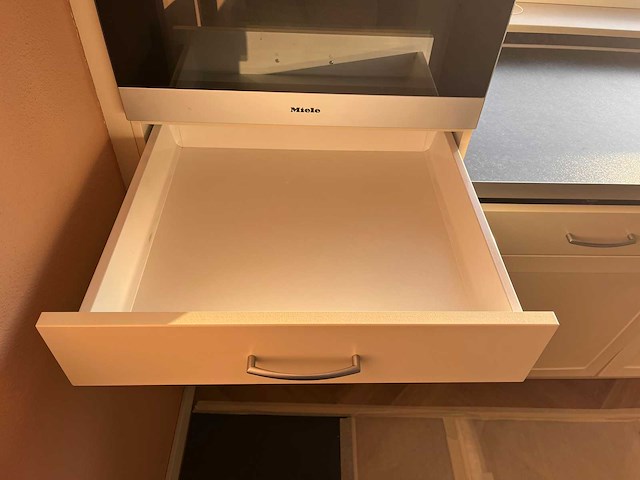 Keuken met apparatuur - afbeelding 25 van  34