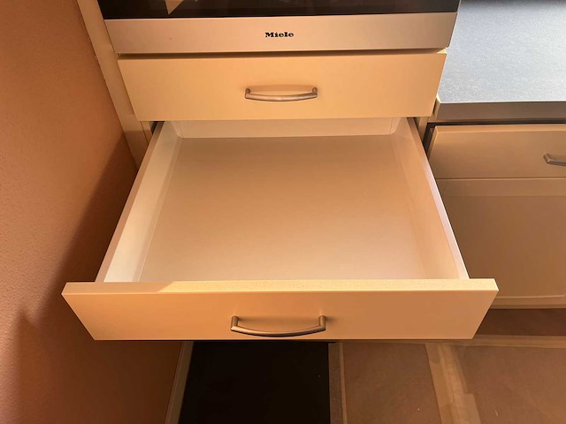 Keuken met apparatuur - afbeelding 26 van  34