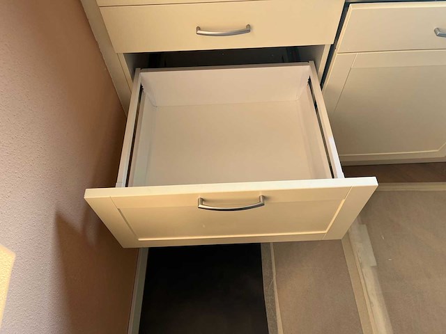 Keuken met apparatuur - afbeelding 27 van  34