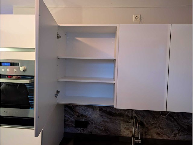 Keuken met apparatuur - afbeelding 21 van  28