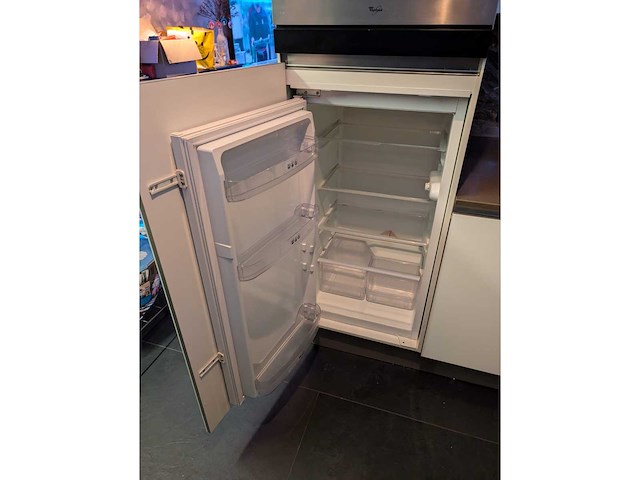 Keuken met apparatuur - afbeelding 4 van  28