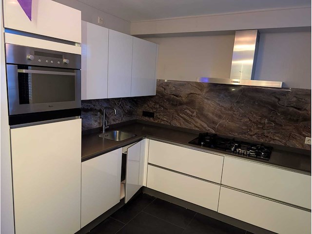 Keuken met apparatuur - afbeelding 1 van  28