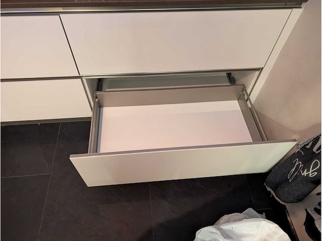 Keuken met apparatuur - afbeelding 14 van  28