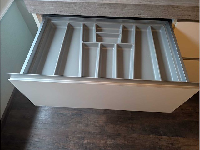 Keuken met apparatuur - afbeelding 6 van  32